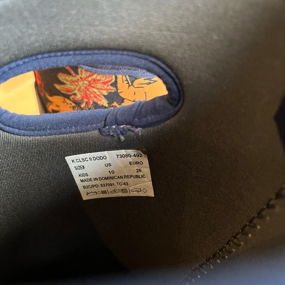 Bogs Classic Dino print all weather insulated boots, size 10 - Picture 4 of 6